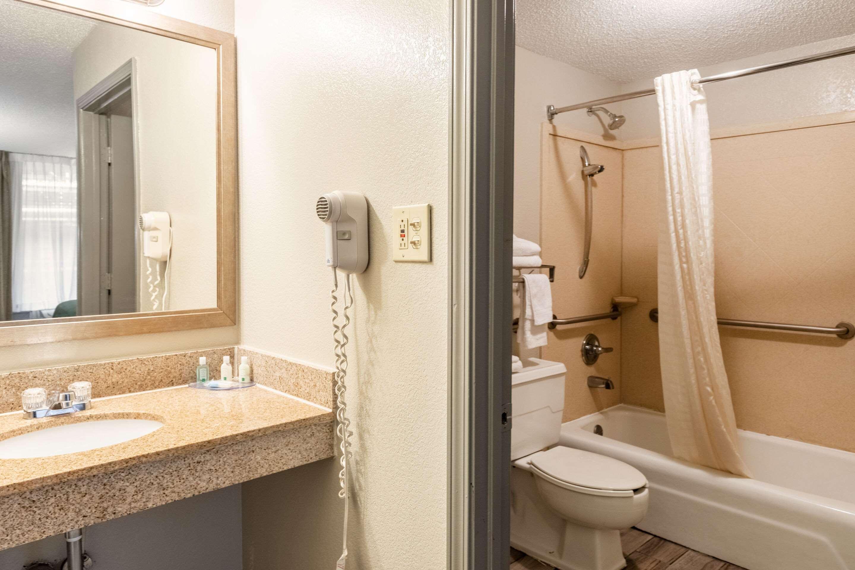 Quality Inn Newport Kültér fotó
